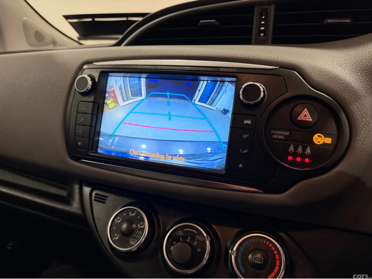 Toyota Yaris Hatchback, Petrol, 2015, Grey
