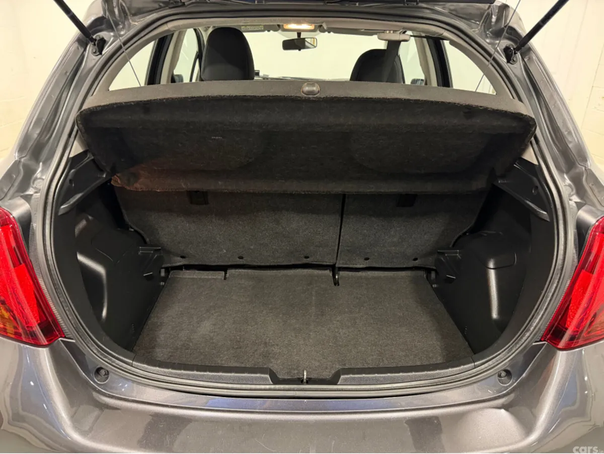 Toyota Yaris Hatchback, Petrol, 2015, Grey