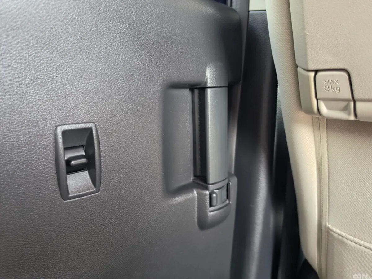 Nissan Serena MPV, Petrol Hybrid, 2017, Blue