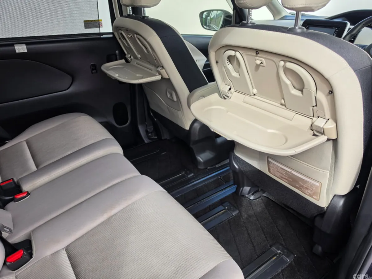 Nissan Serena MPV, Petrol Hybrid, 2017, Blue