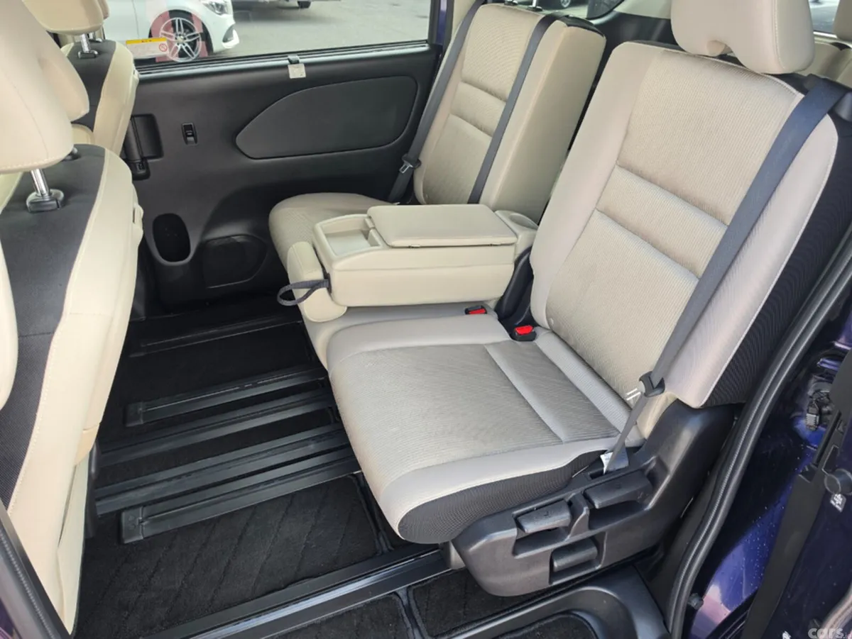 Nissan Serena MPV, Petrol Hybrid, 2017, Blue