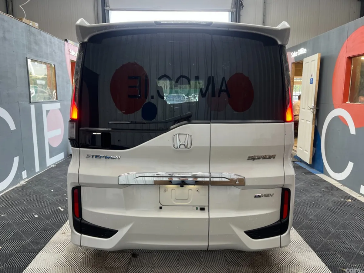 Honda Stepwagon Van, Petrol Hybrid, 2021, White