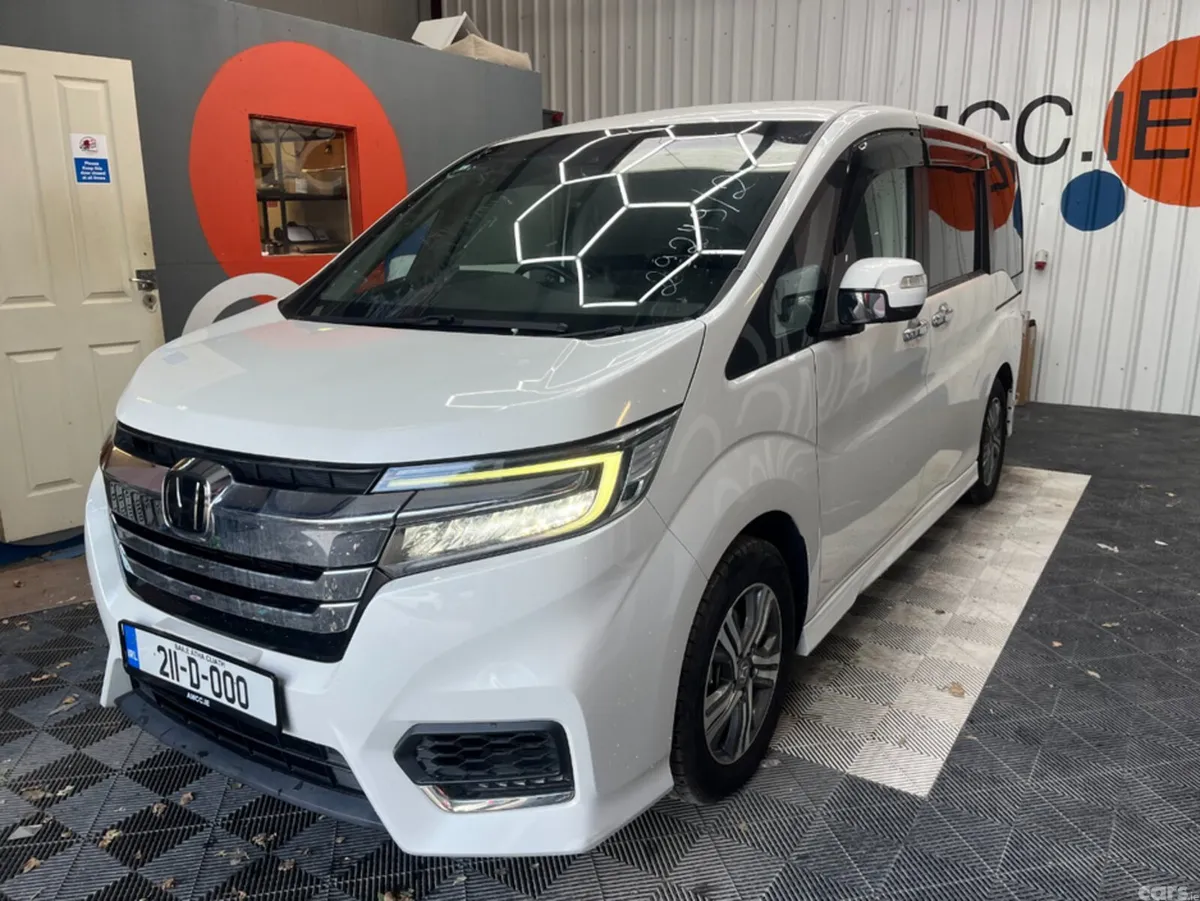 Honda Stepwagon Van, Petrol Hybrid, 2021, White
