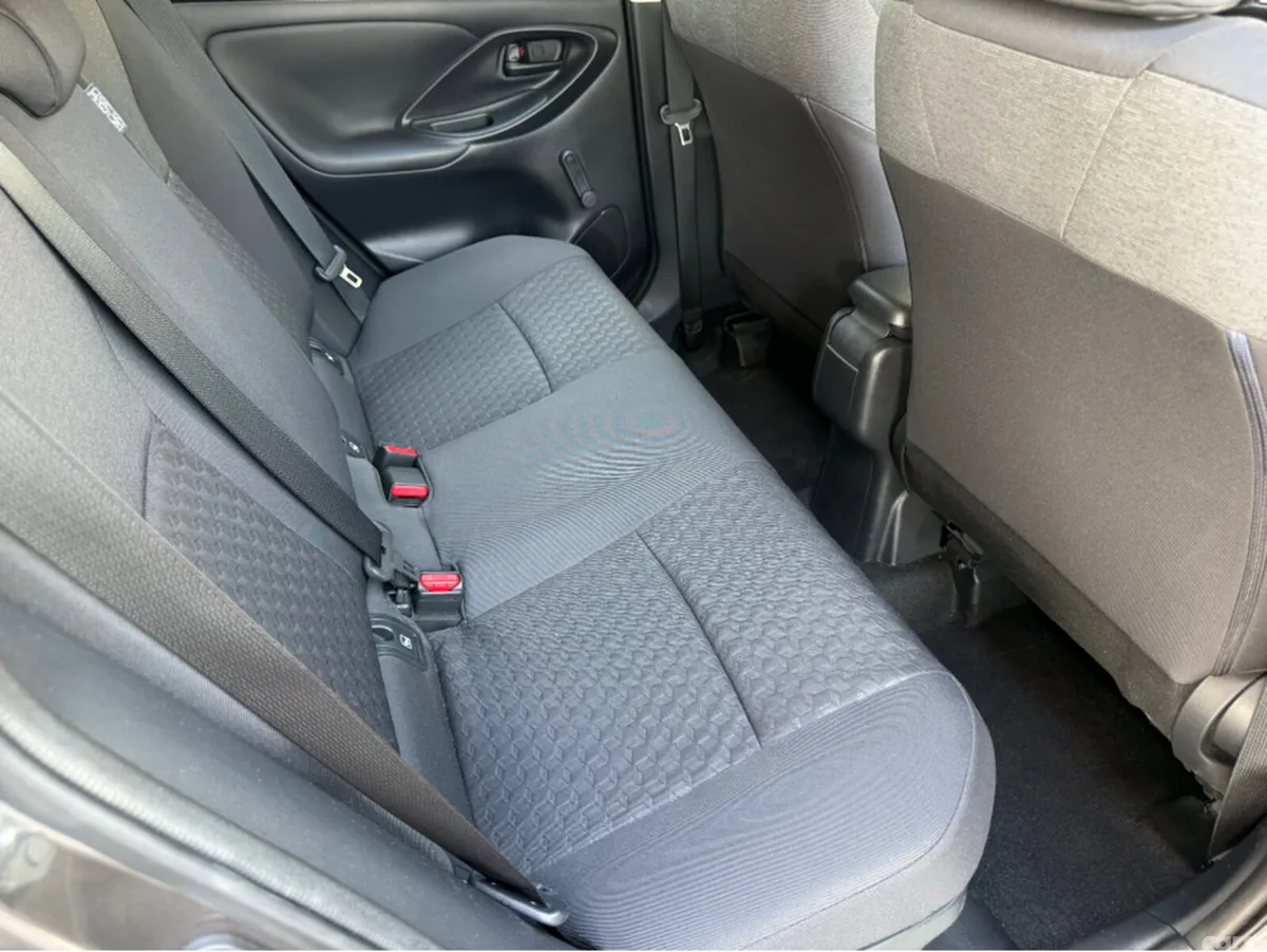 Toyota Yaris Hatchback, Petrol Hybrid, 2023, Grey