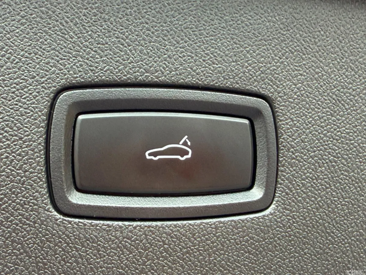 Porsche Cayenne SUV, Petrol Plug-in Hybrid, 2025, Red