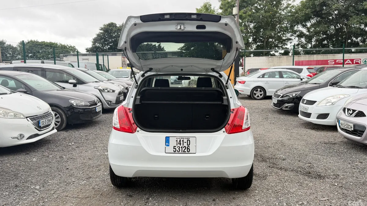 Suzuki Swift Hatchback, Petrol, 2014, White