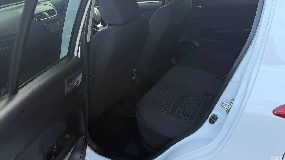Suzuki Swift Hatchback, Petrol, 2014, White