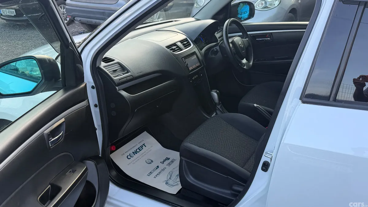 Suzuki Swift Hatchback, Petrol, 2014, White