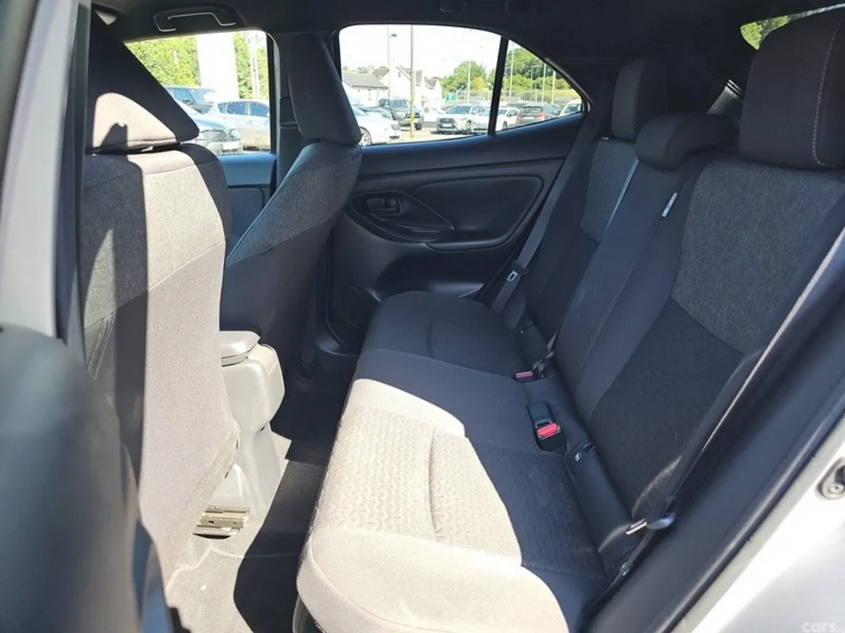 Toyota Yaris Cross Hatchback, Petrol Hybrid, 2023, Grey