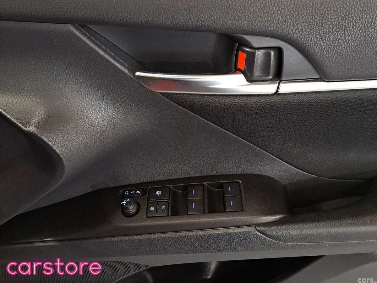 Toyota Camry Saloon, Petrol Hybrid, 2021, Red