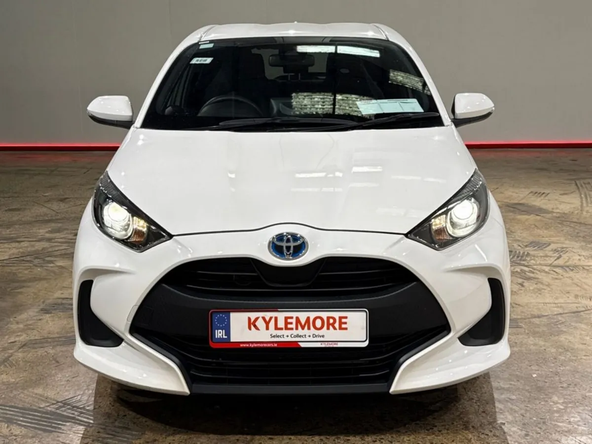 Toyota Yaris Hatchback, Petrol Hybrid, 2023, White