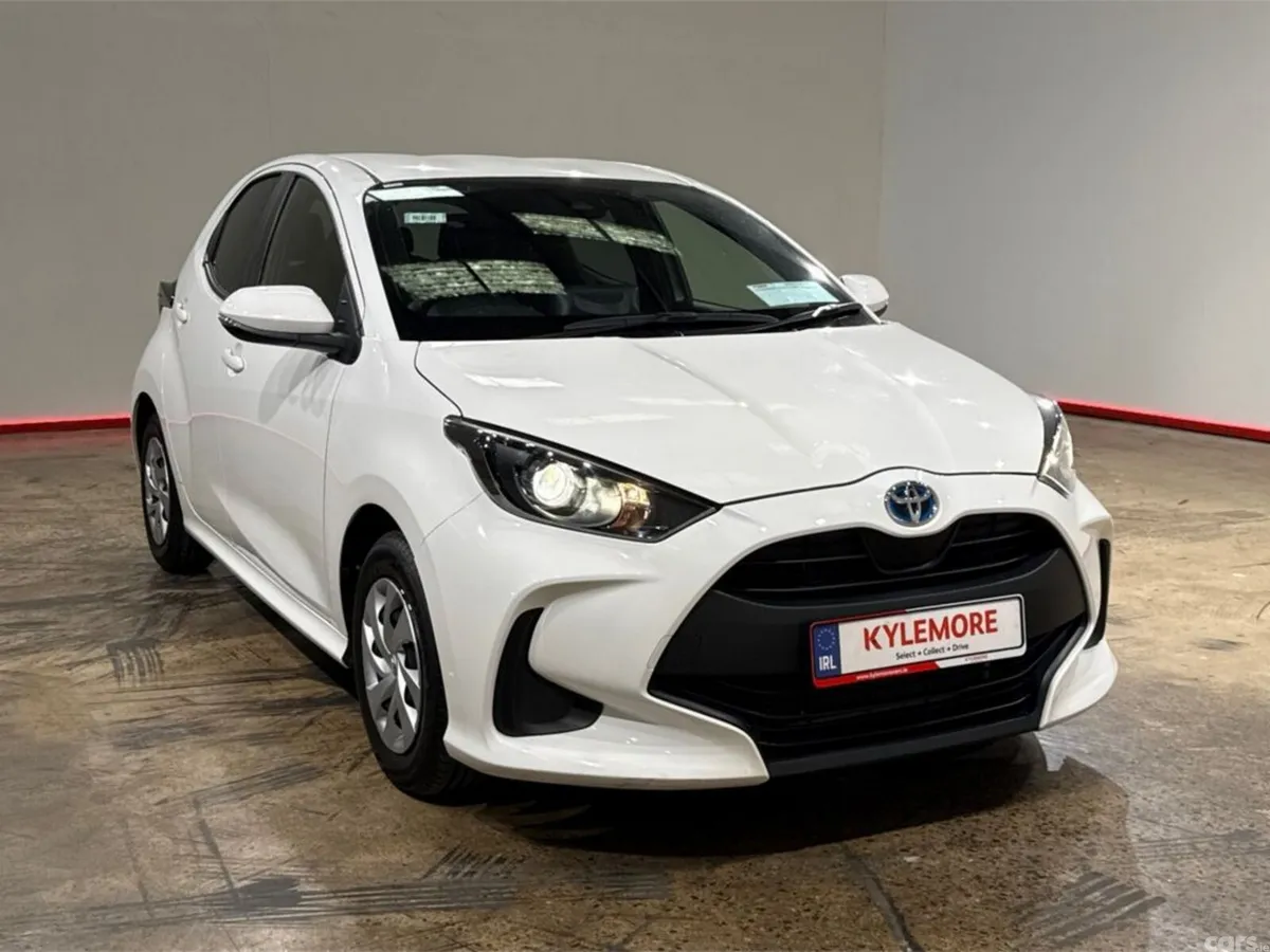 Toyota Yaris Hatchback, Petrol Hybrid, 2023, White
