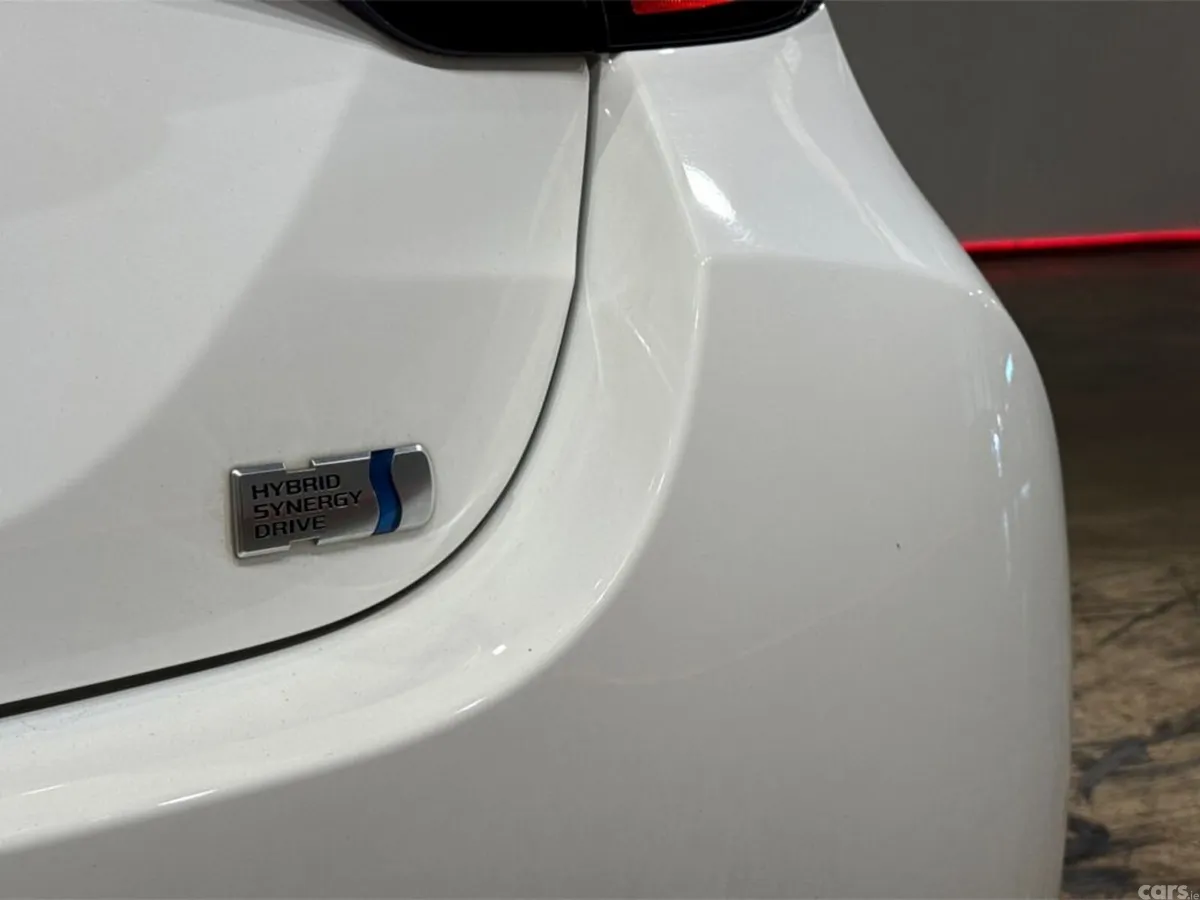 Toyota Yaris Hatchback, Petrol Hybrid, 2023, White
