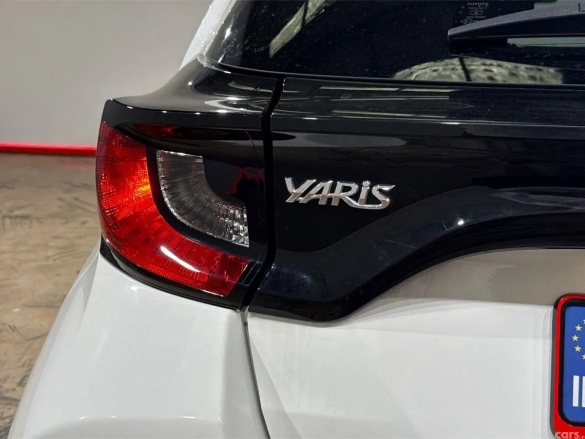 Toyota Yaris Hatchback, Petrol Hybrid, 2023, White