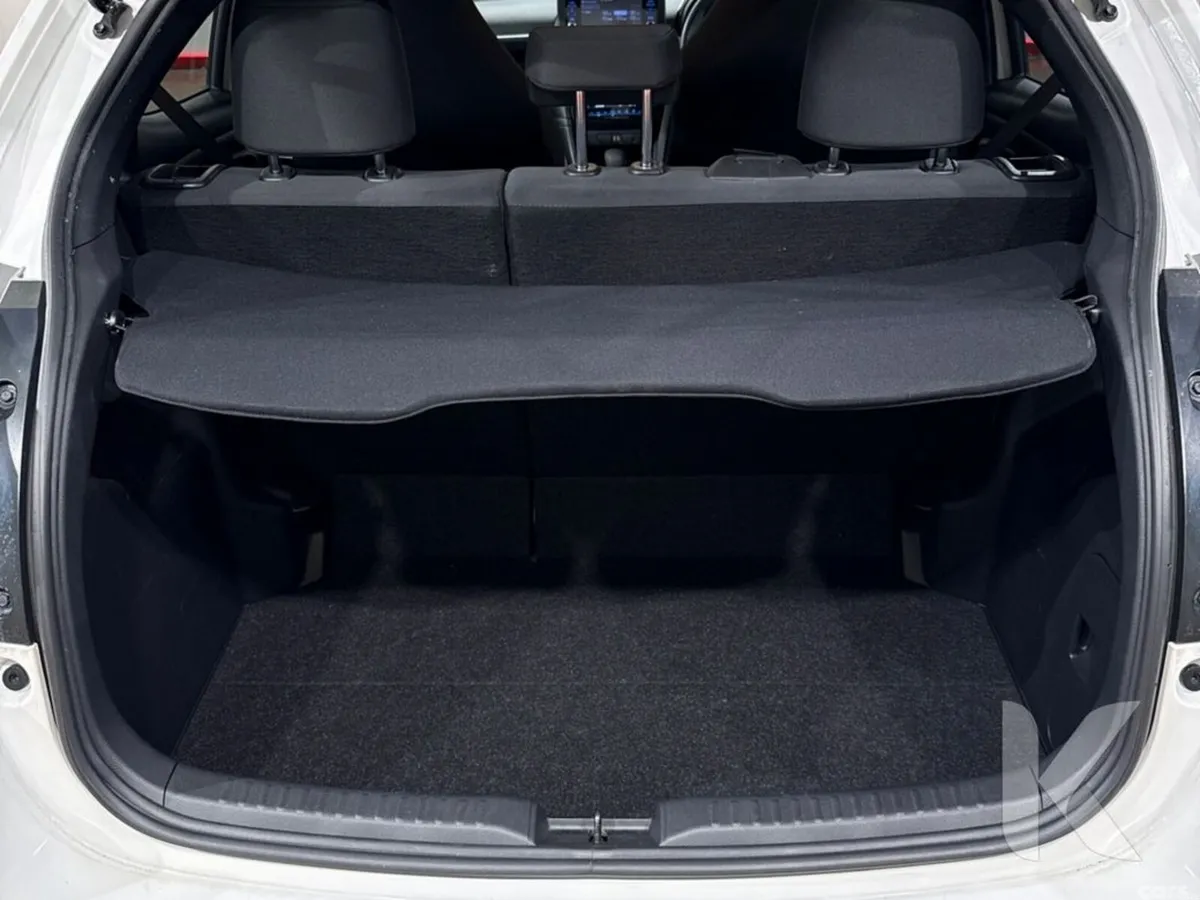 Toyota Yaris Hatchback, Petrol Hybrid, 2023, White