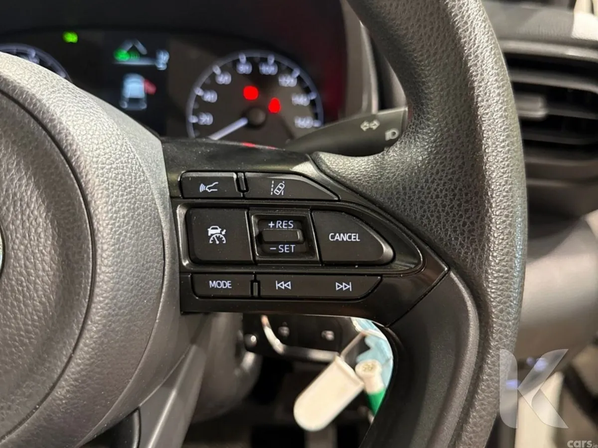 Toyota Yaris Hatchback, Petrol Hybrid, 2023, White