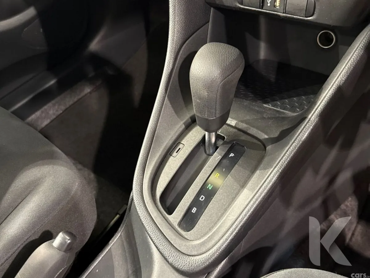 Toyota Yaris Hatchback, Petrol Hybrid, 2023, White