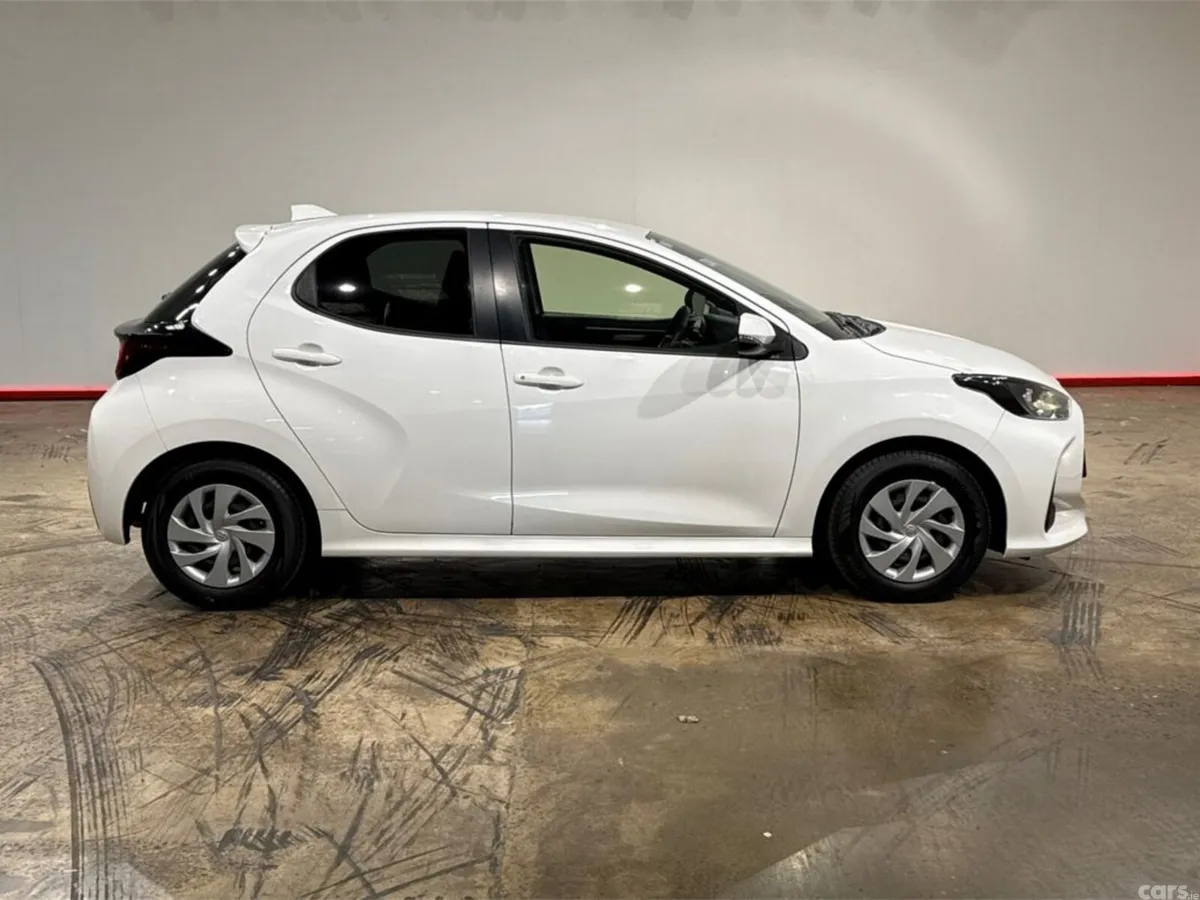 Toyota Yaris Hatchback, Petrol Hybrid, 2023, White