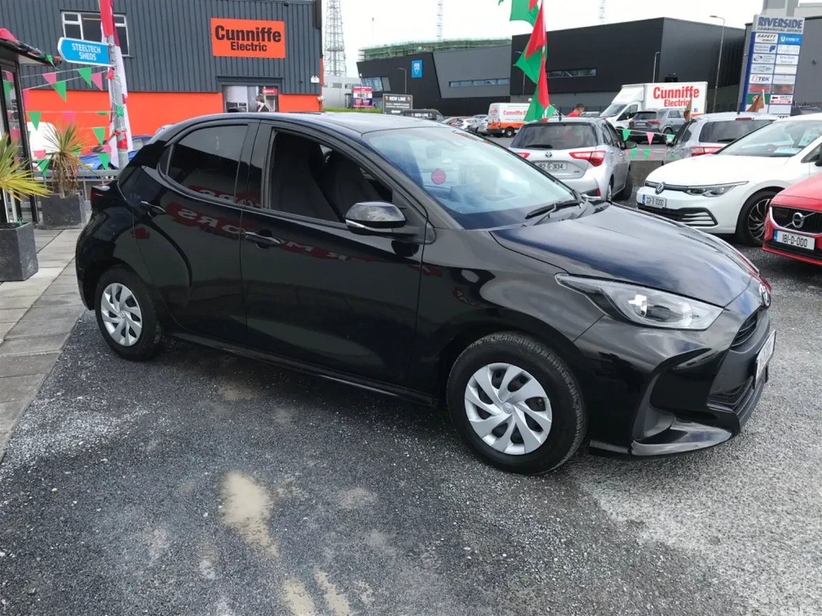 Toyota Yaris Hatchback, Petrol, 2021, Black