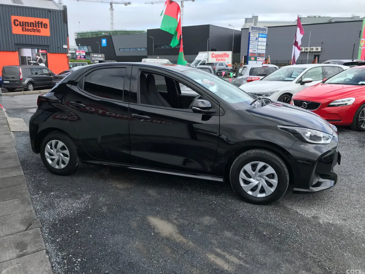 Toyota Yaris Hatchback, Petrol, 2021, Black
