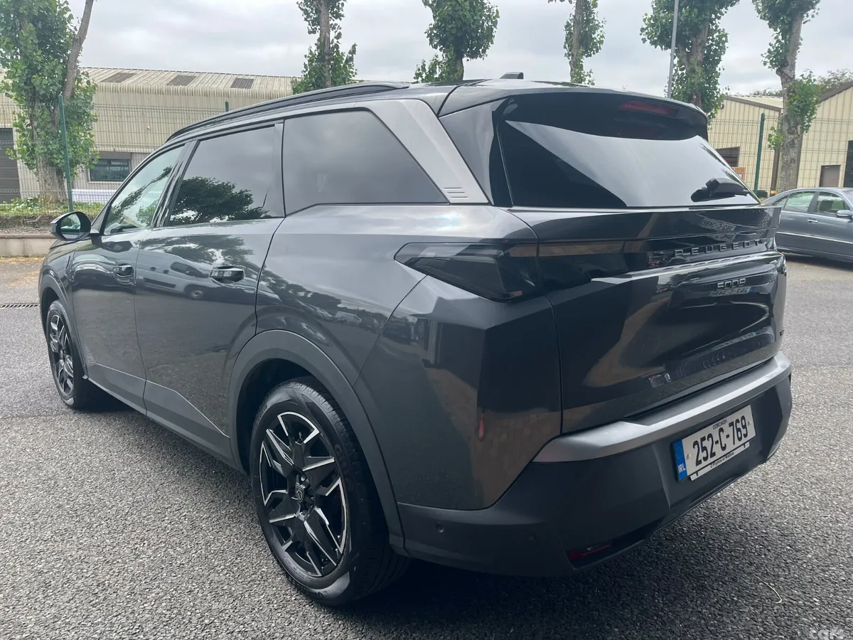 Peugeot 5008 MPV, Petrol Hybrid, 2025, Grey