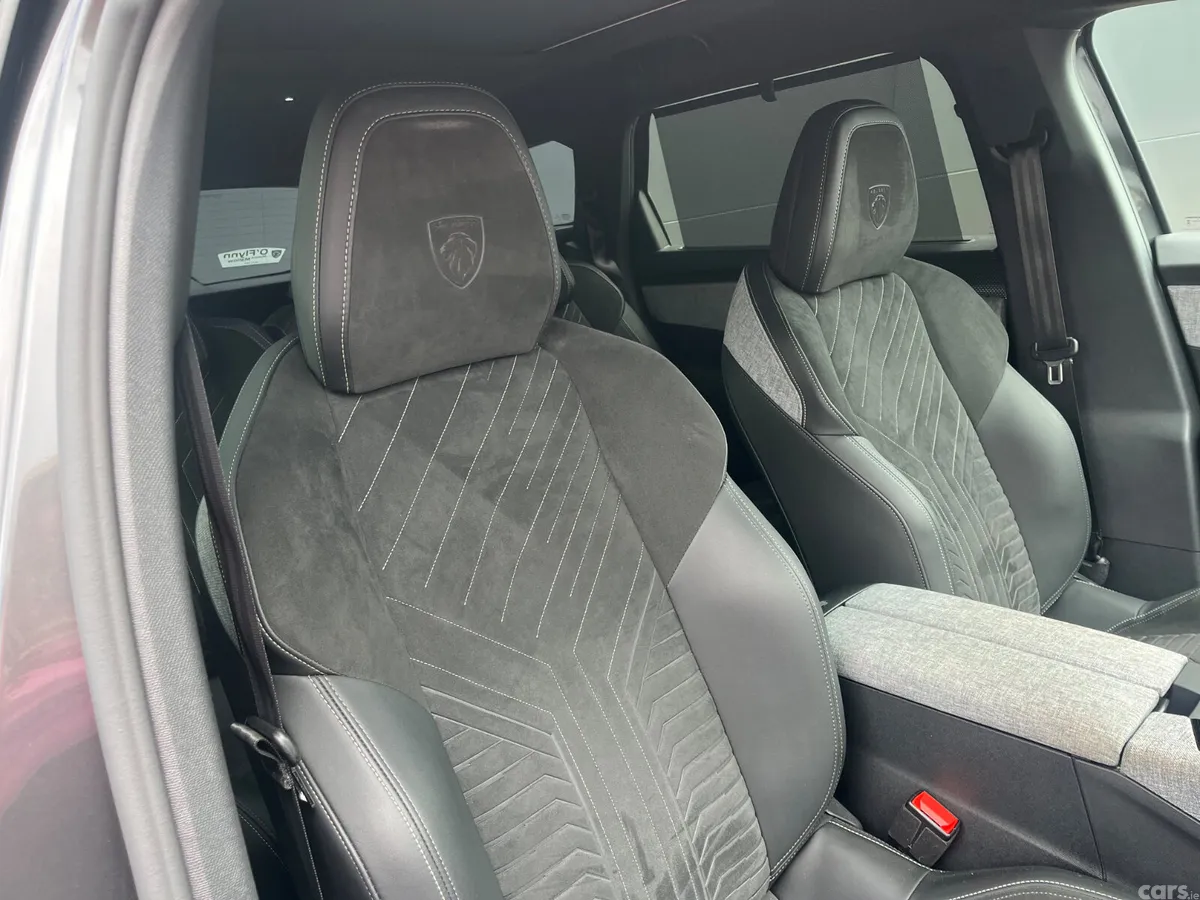 Peugeot 5008 MPV, Petrol Hybrid, 2025, Grey