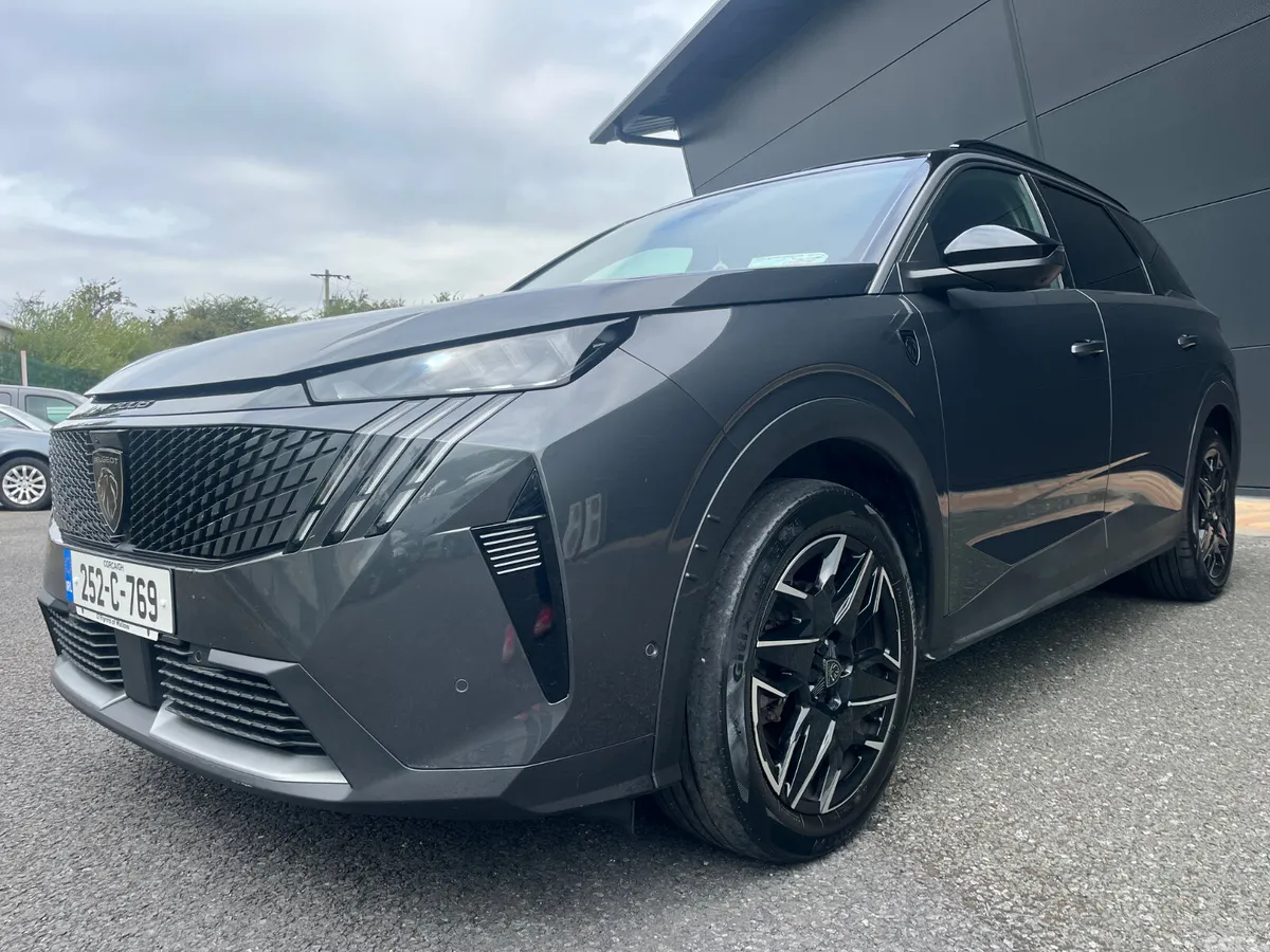 Peugeot 5008 MPV, Petrol Hybrid, 2025, Grey