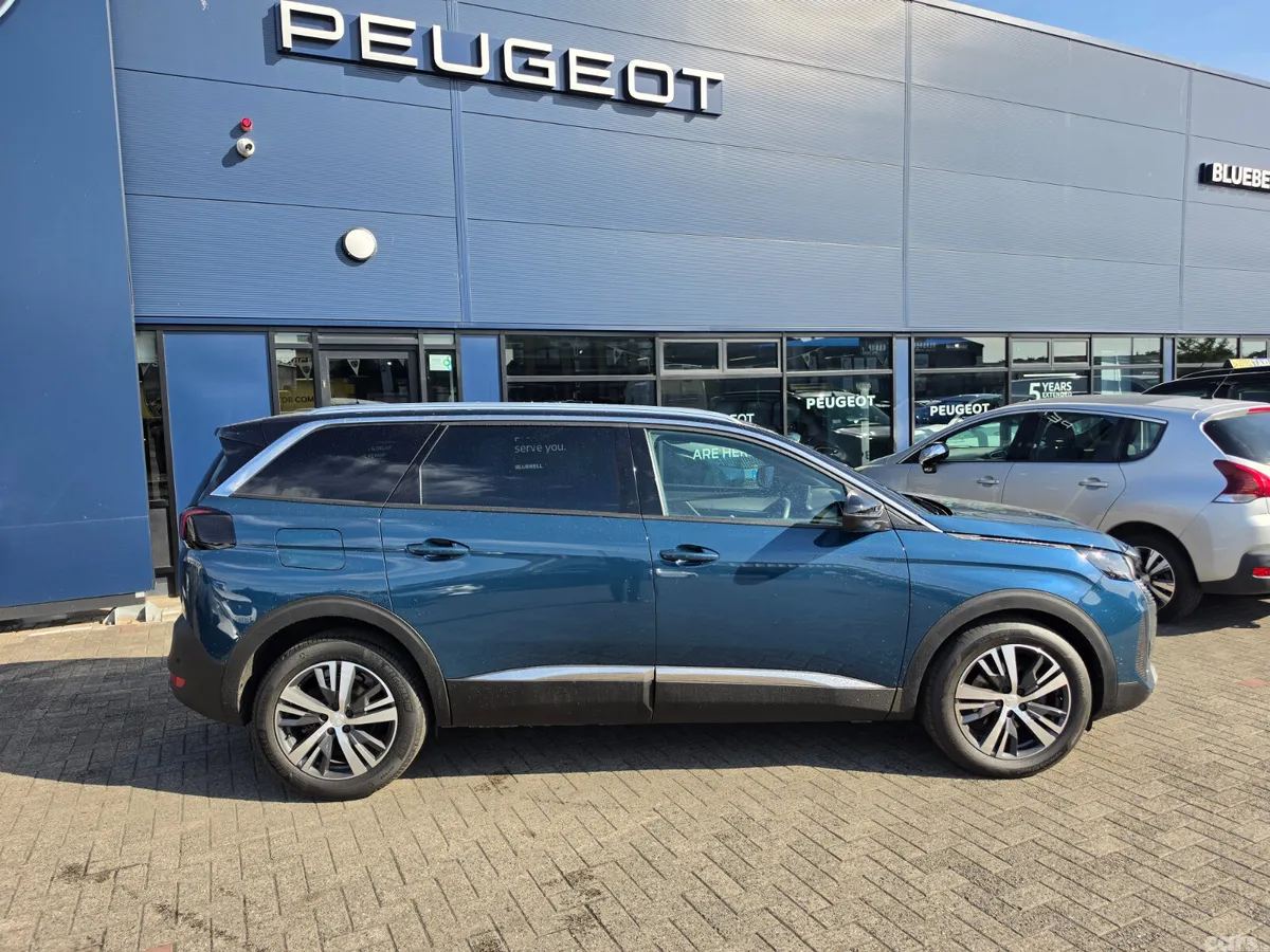Peugeot 5008 MPV, Petrol, 2023, Blue