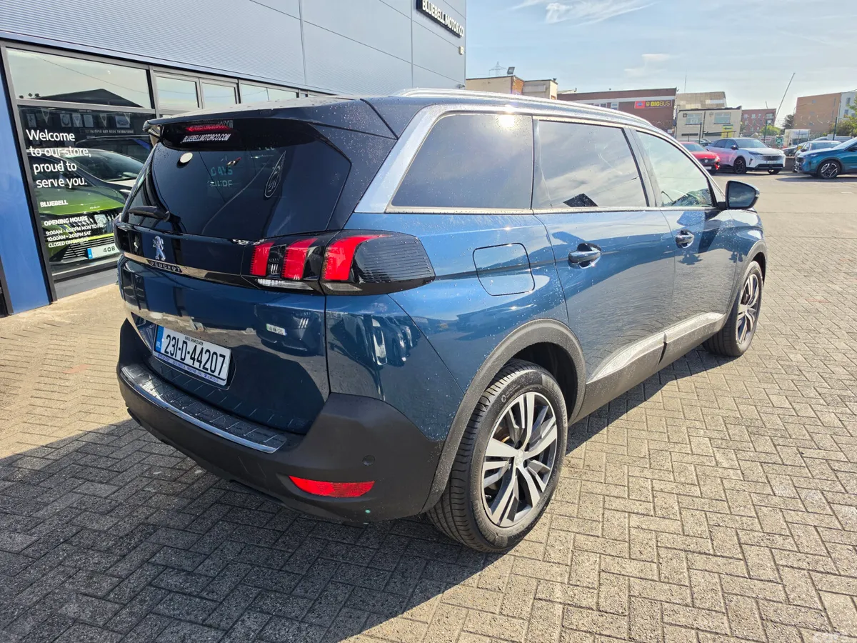 Peugeot 5008 MPV, Petrol, 2023, Blue
