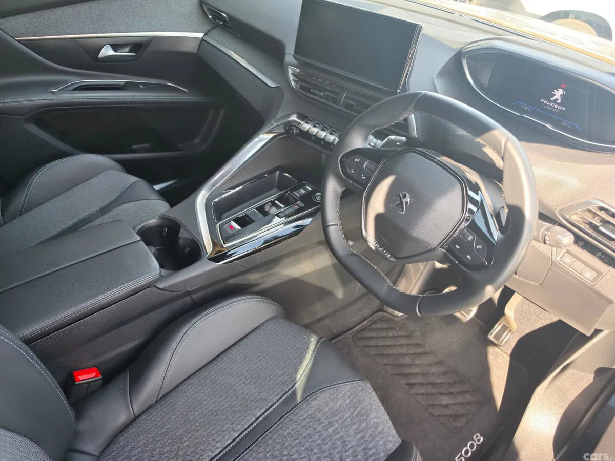 Peugeot 5008 MPV, Petrol, 2023, Blue