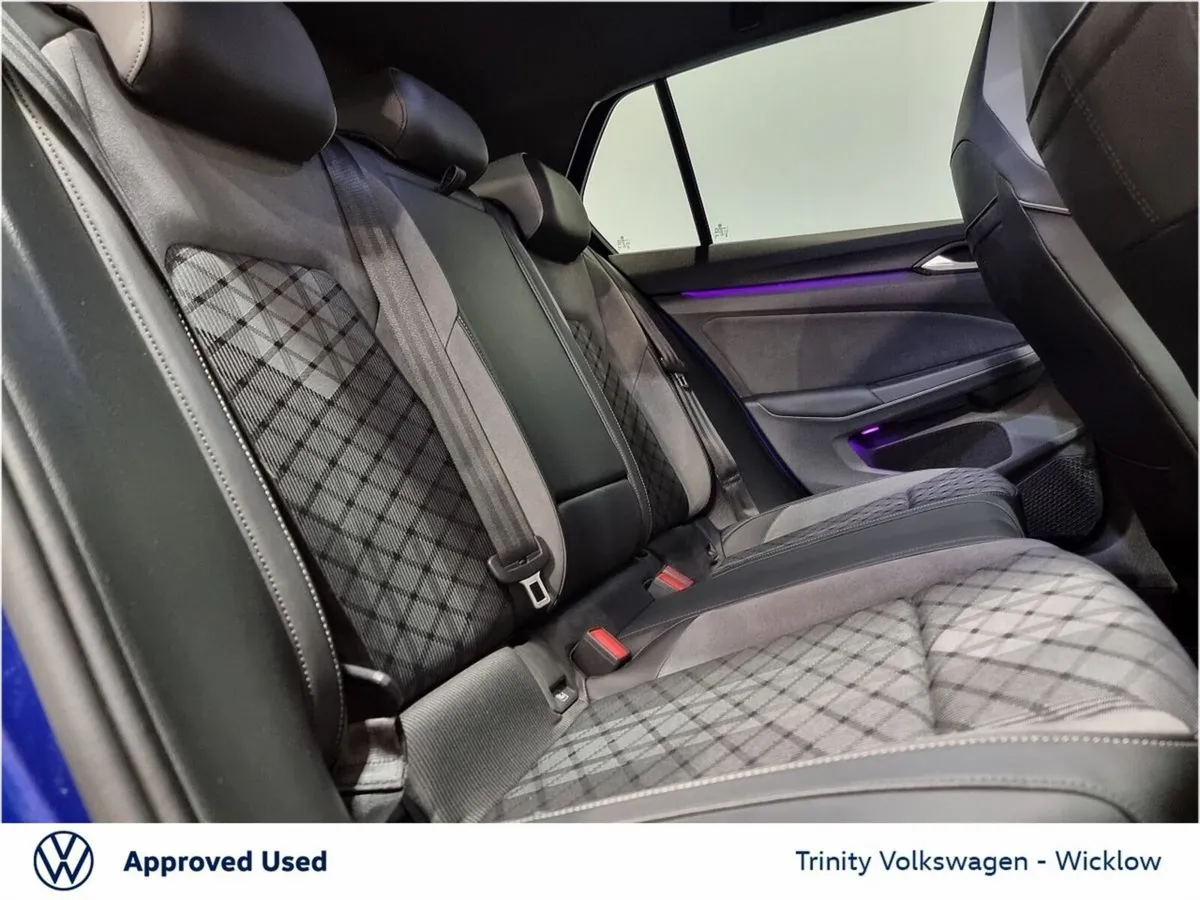 Volkswagen Golf Estate, Petrol, 2023, Blue