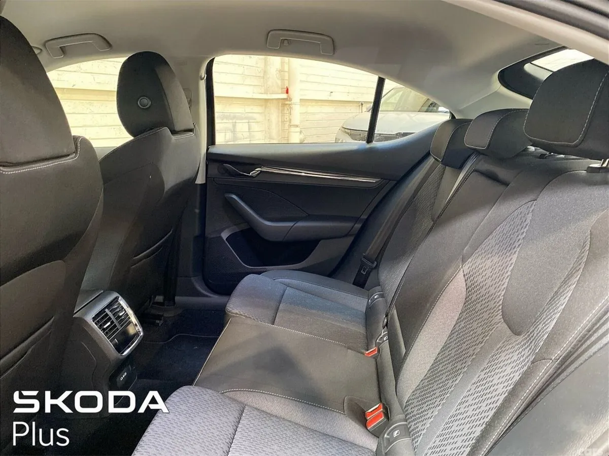 Skoda Octavia Saloon, Petrol, 2024, Black