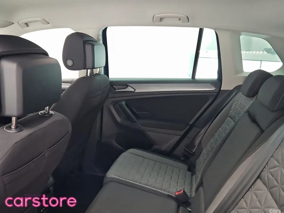 Volkswagen Tiguan SUV, Petrol Hybrid, 2023, Blue