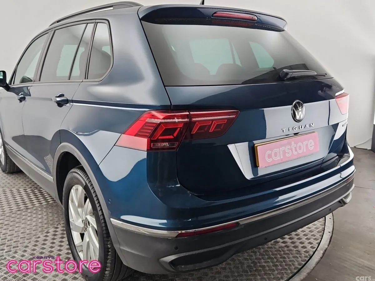Volkswagen Tiguan SUV, Petrol Hybrid, 2023, Blue