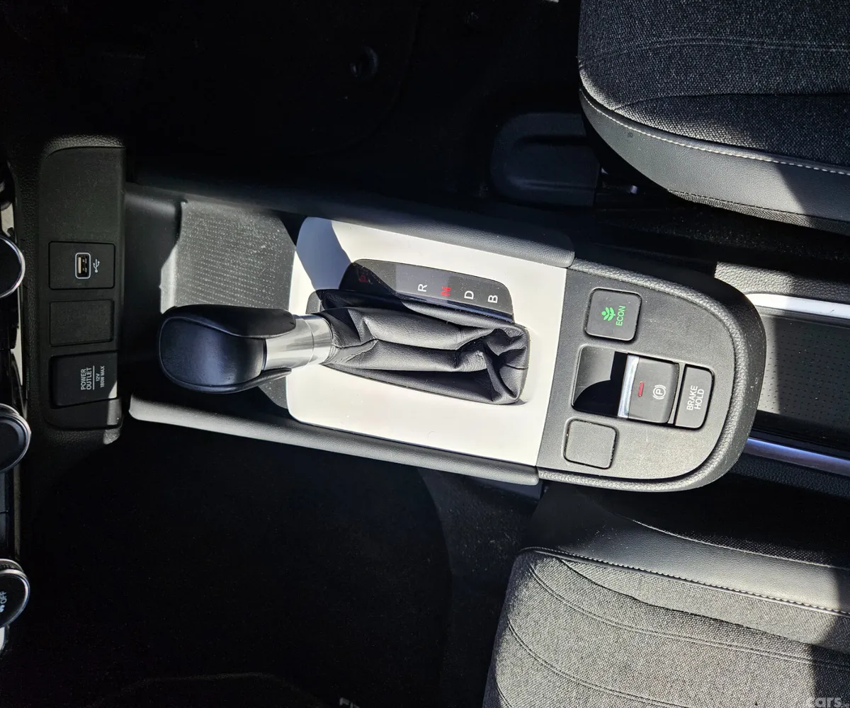 Honda Fit Hatchback, Petrol Hybrid, 2022, White