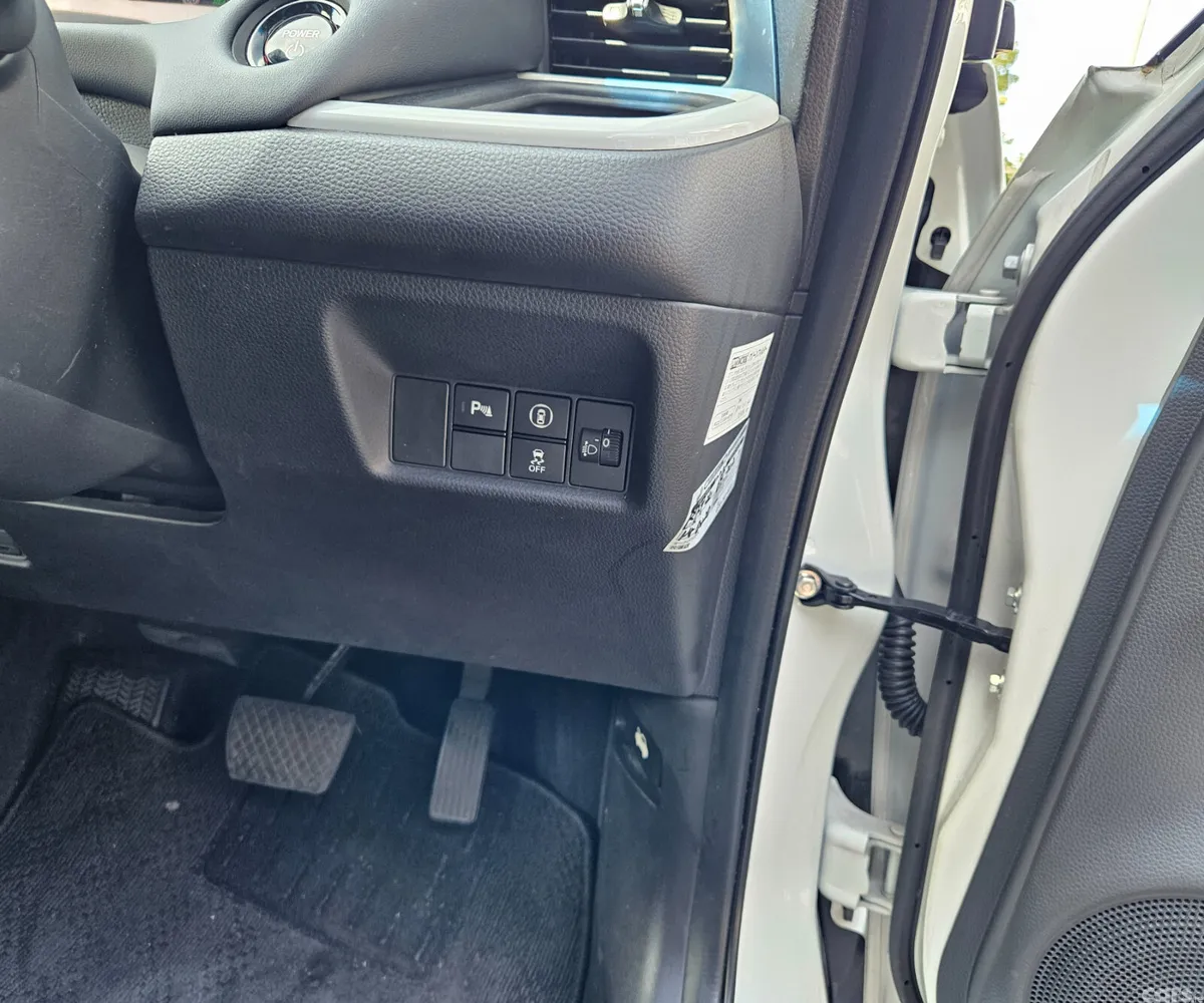 Honda Fit Hatchback, Petrol Hybrid, 2022, White