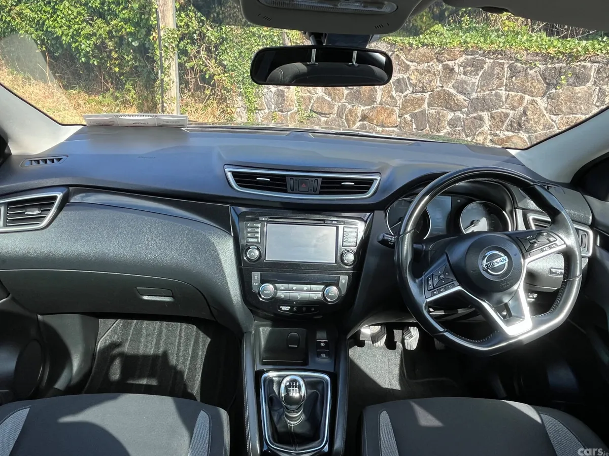 Nissan Qashqai MPV, Petrol, 2018, Grey