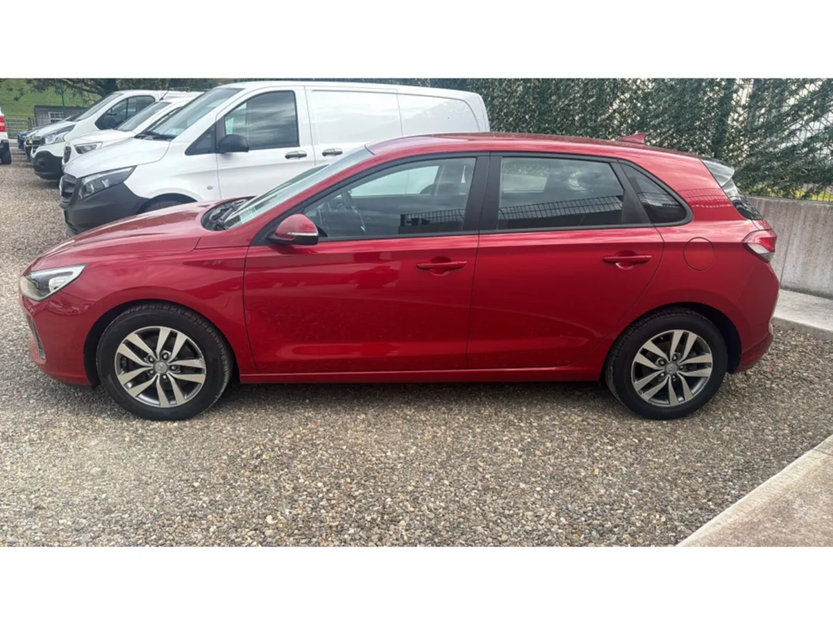 Hyundai i30 Hatchback, Diesel, 2017, Red