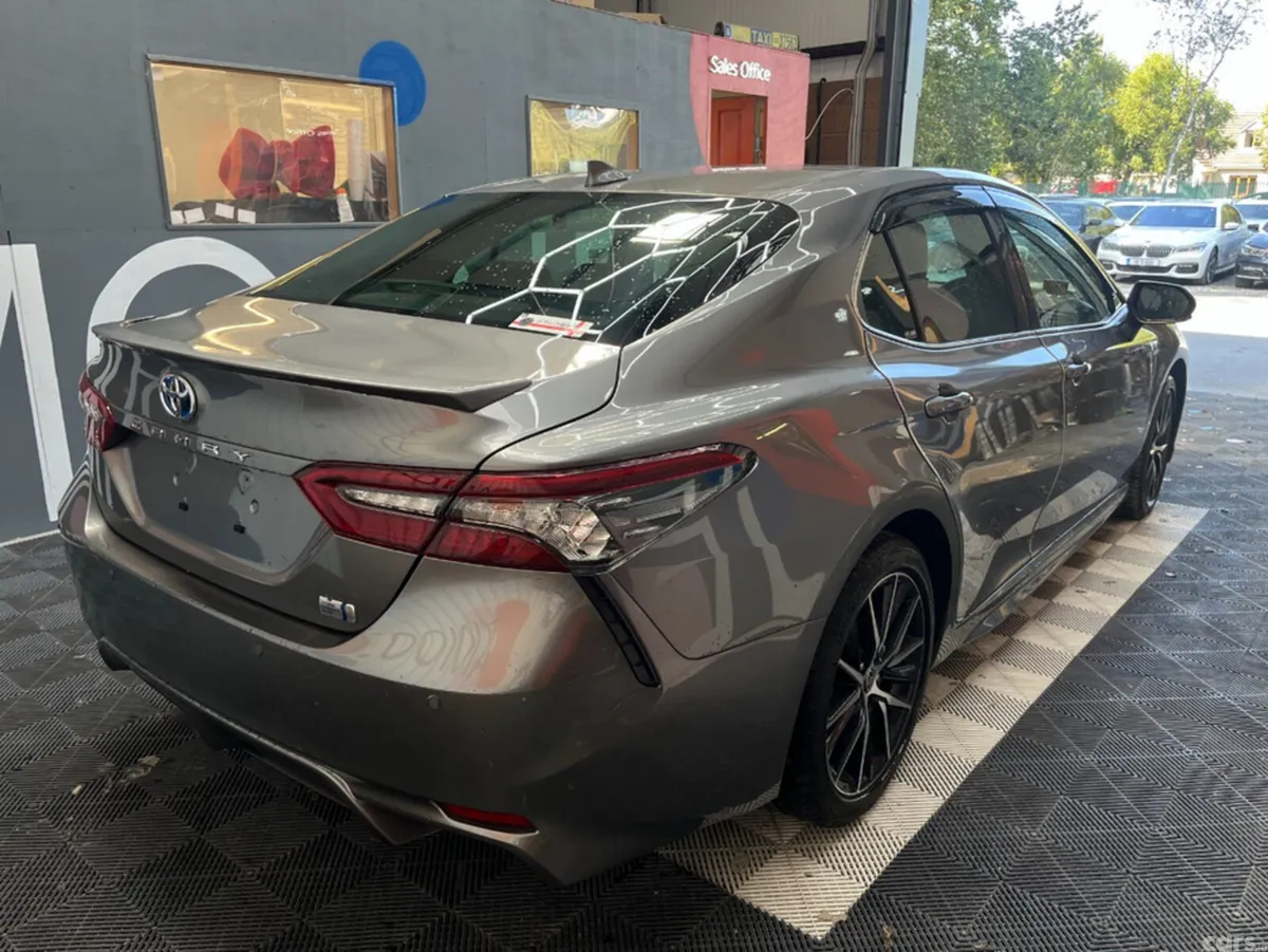 Toyota Camry Saloon, Petrol Hybrid, 2023, Grey