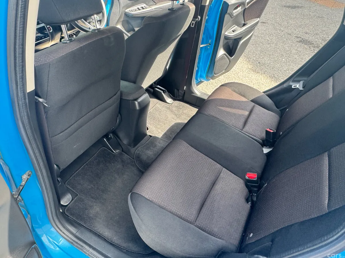 Honda Fit Hatchback, Petrol Hybrid, 2015, Blue