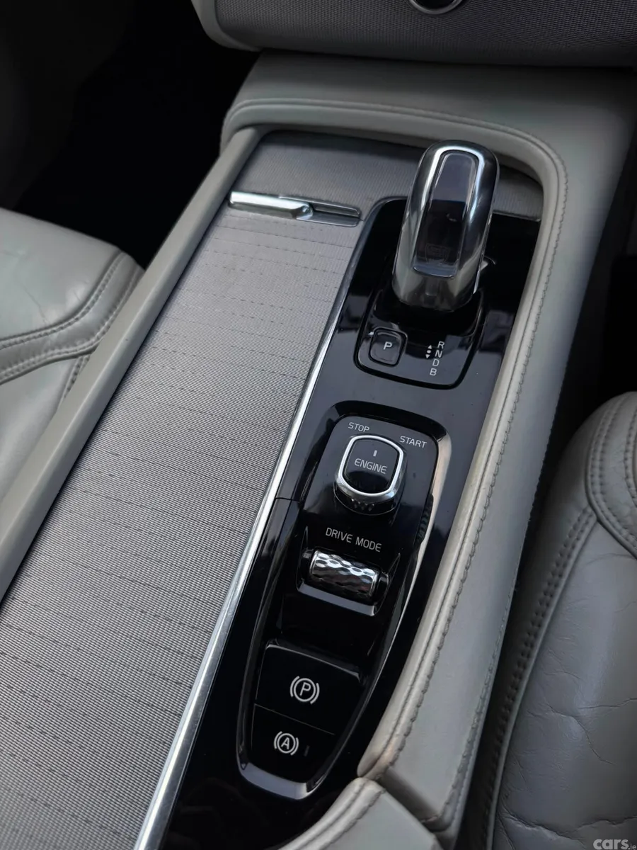 Volvo XC90 SUV, Petrol Plug-in Hybrid, 2016, Beige