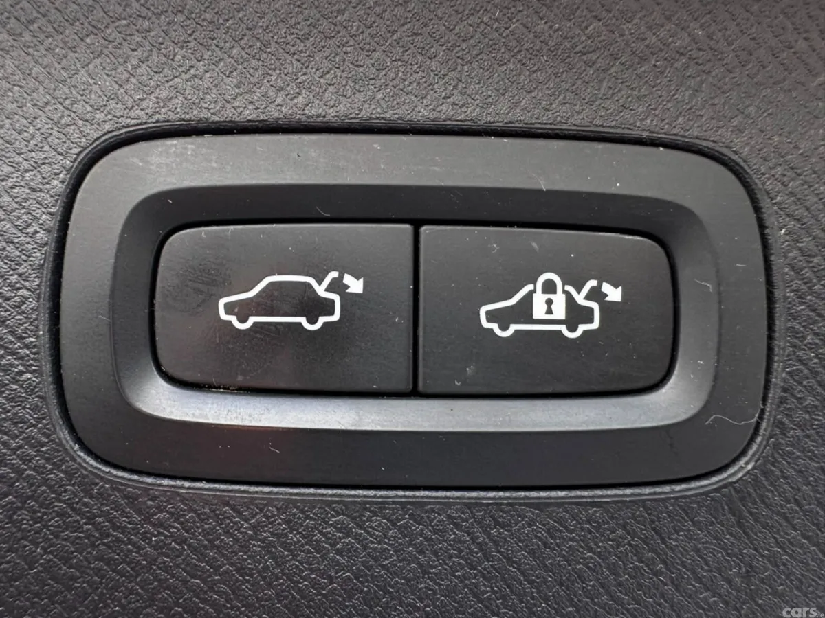 Volvo XC90 SUV, Petrol Plug-in Hybrid, 2016, Beige