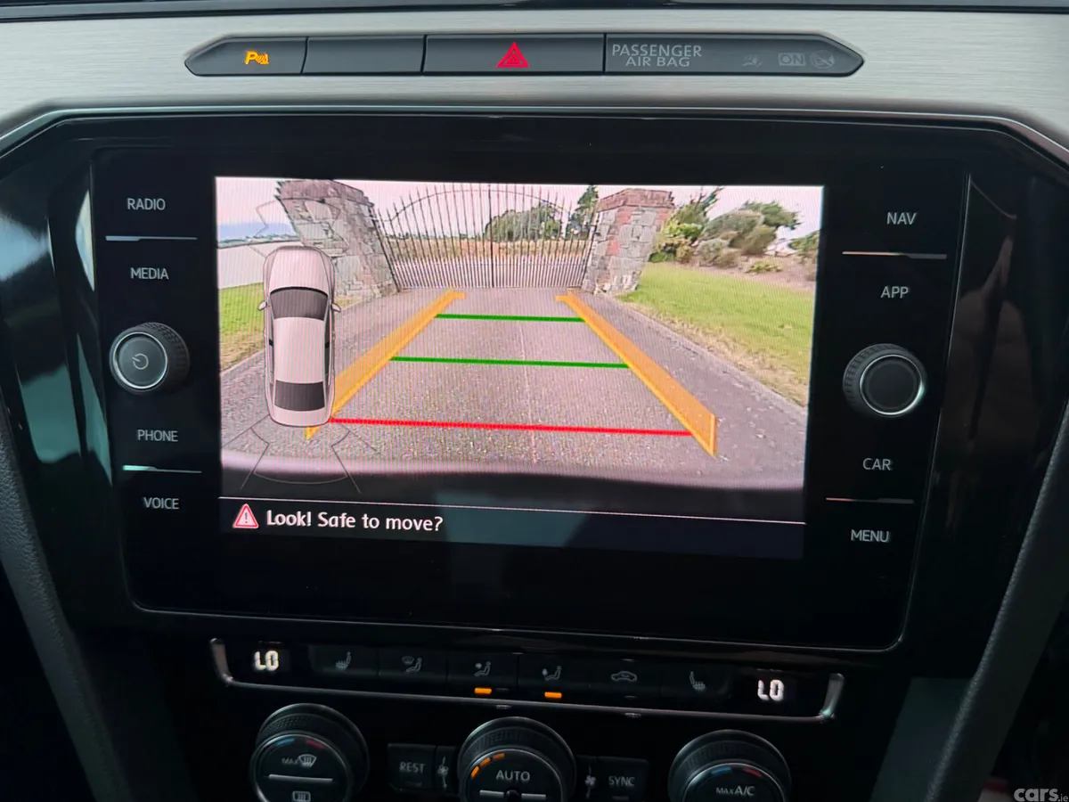 Volkswagen Passat Saloon, Diesel, 2018, Red