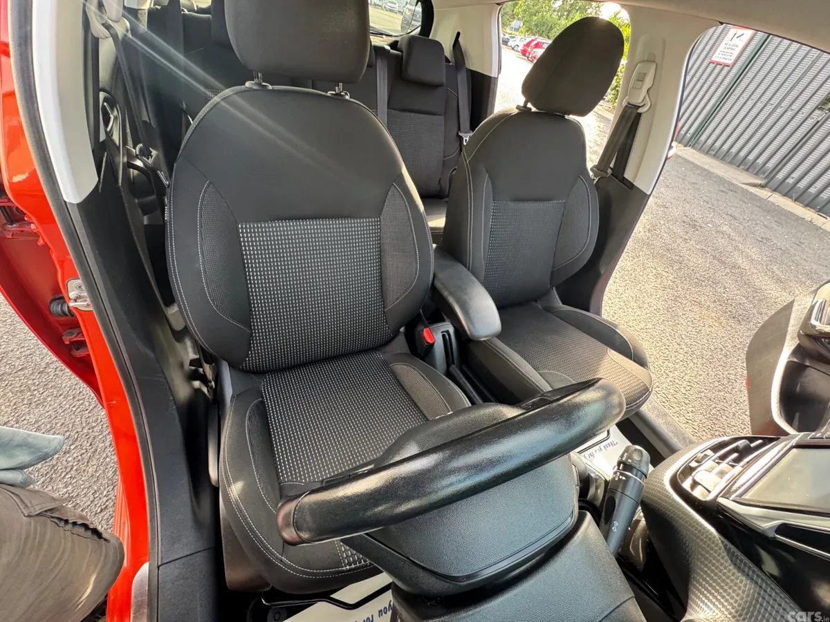 Peugeot 208 Hatchback, Petrol, 2016, Orange