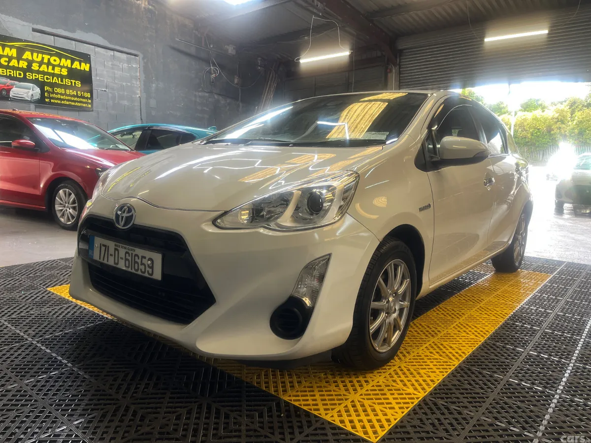 Toyota Aqua Hatchback, Petrol Hybrid, 2017, White