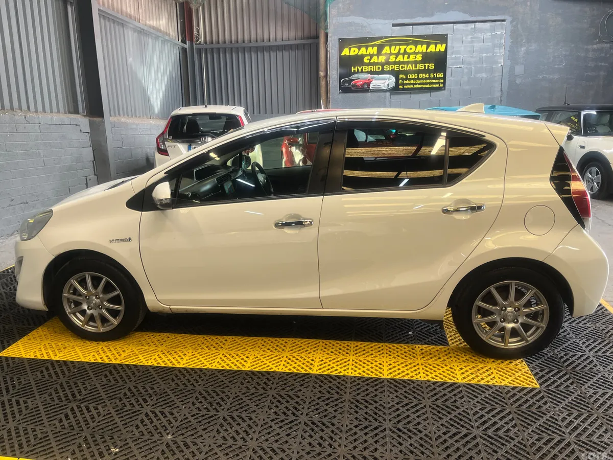 Toyota Aqua Hatchback, Petrol Hybrid, 2017, White