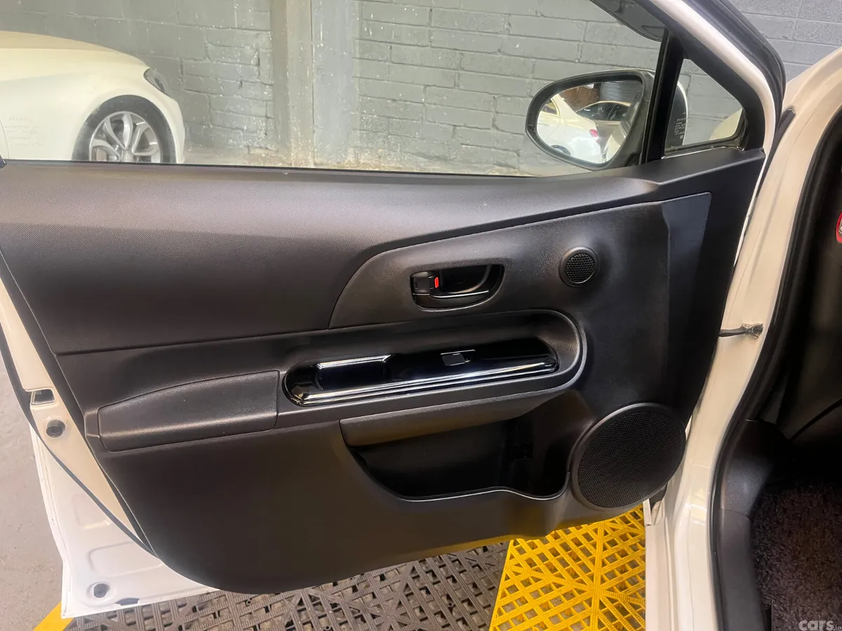 Toyota Aqua Hatchback, Petrol Hybrid, 2017, White