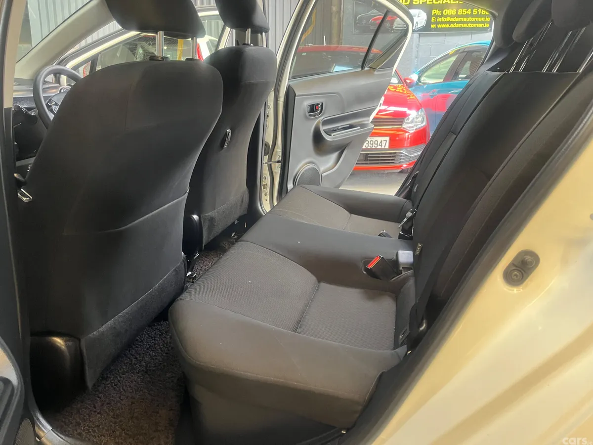 Toyota Aqua Hatchback, Petrol Hybrid, 2017, White