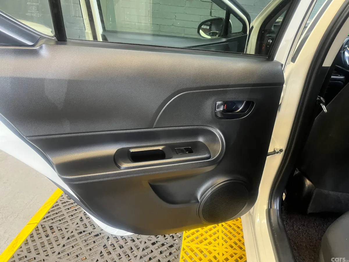 Toyota Aqua Hatchback, Petrol Hybrid, 2017, White