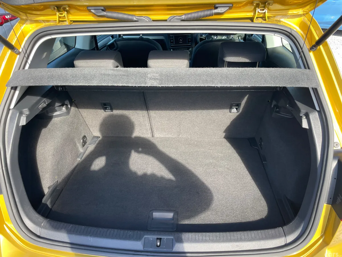Volkswagen Golf Estate, Petrol, 2017, Yellow